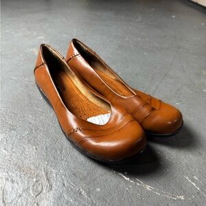 Avenue Classic Tan Leather Flats